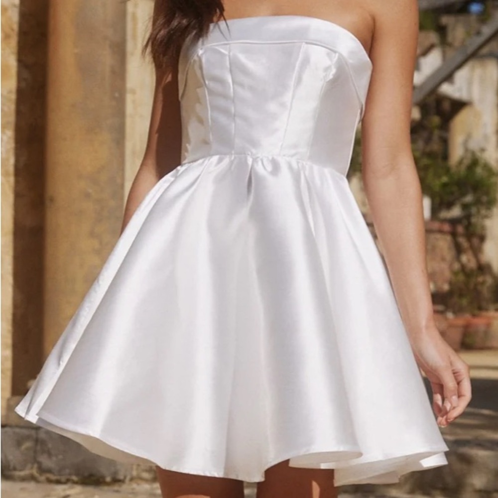 Elegant Strapless White Dress